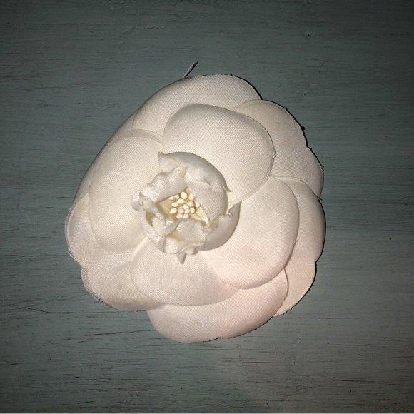 Chanel Camellia - Picture 1 of 6